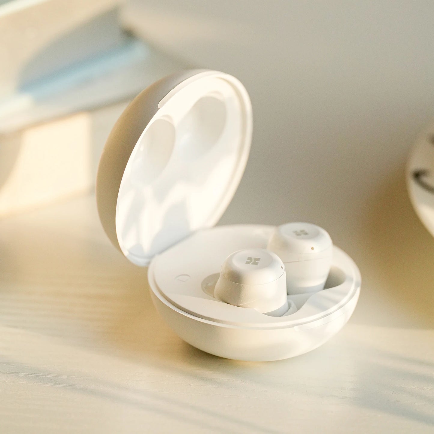 True Wireless Stereo Headset /  Environmental Noise Cancellation / Audiophile-grade Dynamic Driver