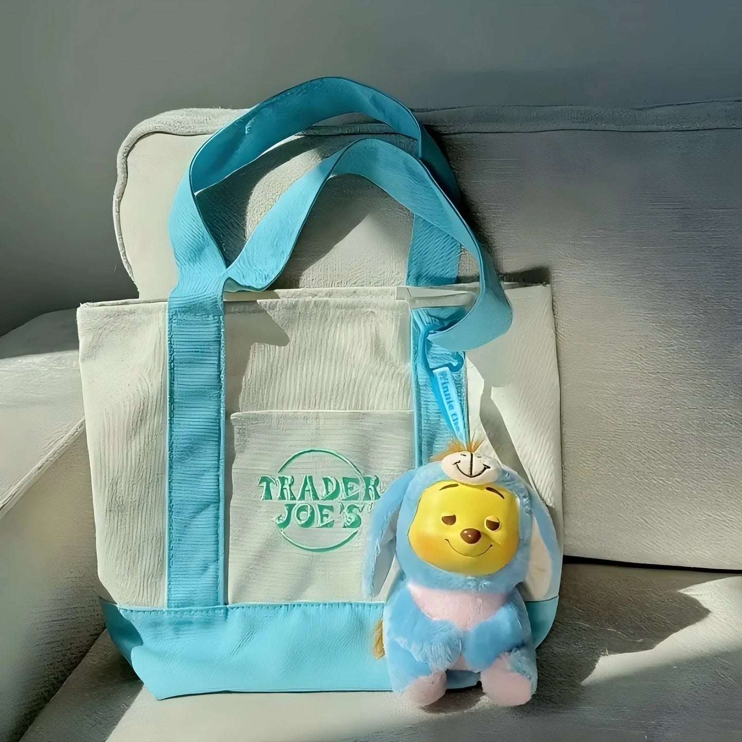 **Trader Joe's Women's Floral Tote Bag / Stylish & Spacious Beach Bag / Perfect For Summer Vacations, Shopping & Casual Outings