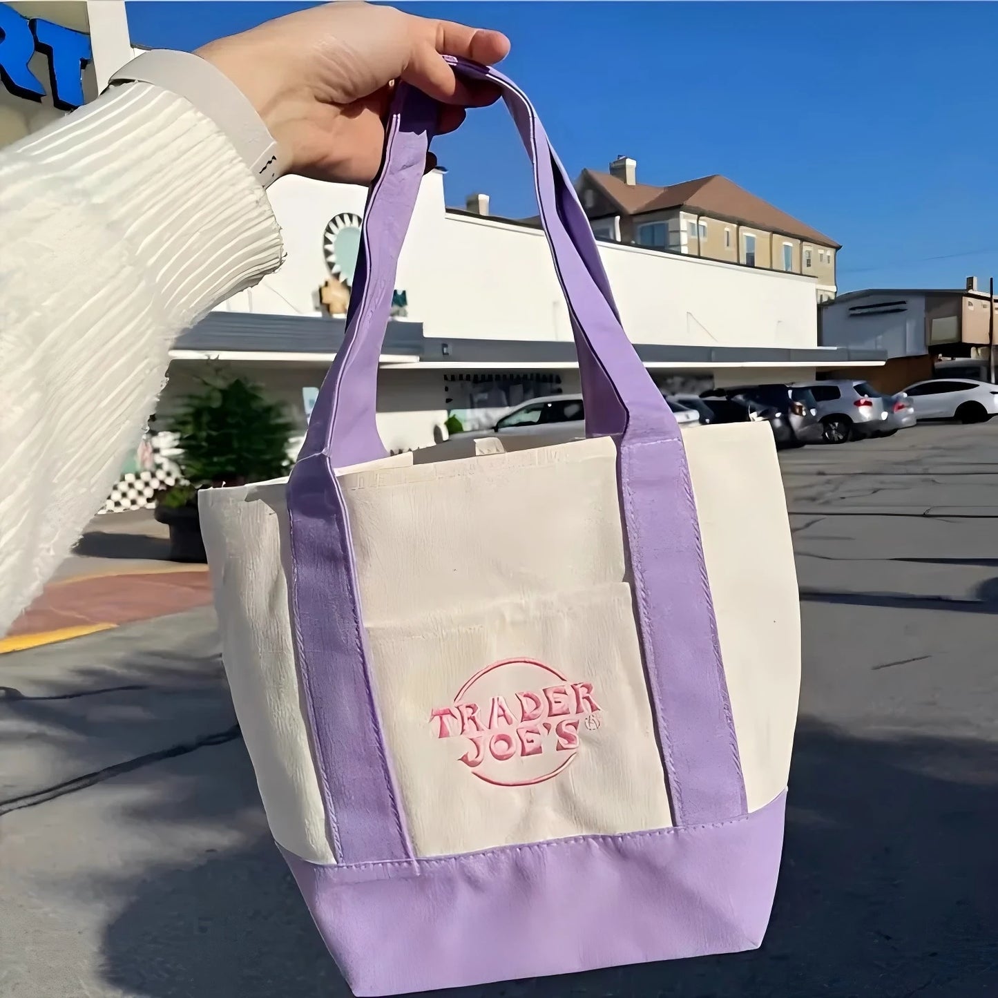 **Trader Joe's Women's Floral Tote Bag / Stylish & Spacious Beach Bag / Perfect For Summer Vacations, Shopping & Casual Outings