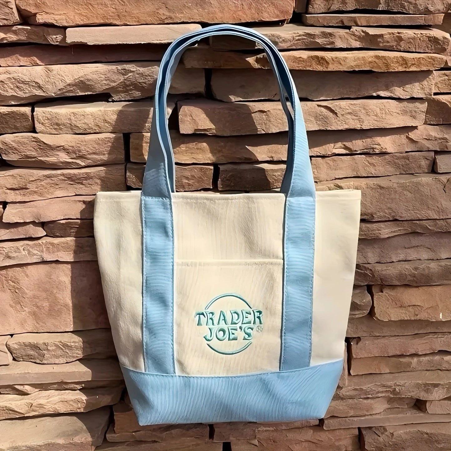**Trader Joe's Women's Floral Tote Bag / Stylish & Spacious Beach Bag / Perfect For Summer Vacations, Shopping & Casual Outings